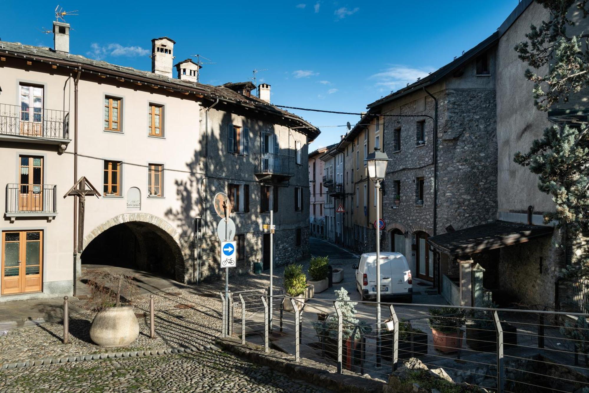 Alpine Apartment Aosta Exterior photo